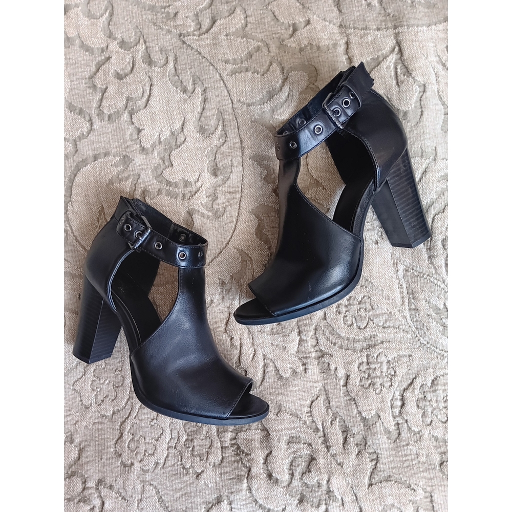 Simply Vera Vera Wang Black Cut Out Open Toe Heels